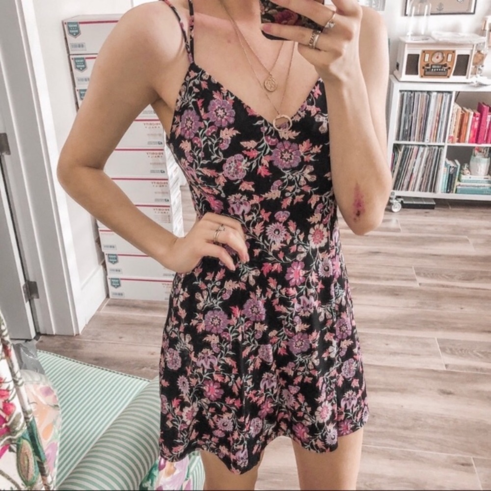 FOREVER 21 FLORAL STRAPPY MINI DRESS